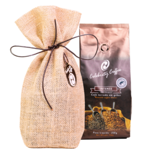 Caf&eacute; Especial Torrado em Gr&atilde;os 250g <b>INTENSE</b> Embalagem Juta